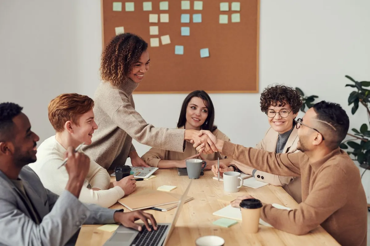 Reunião de equipe — gestão de riscos psicossociais no PGR conforme NR-01