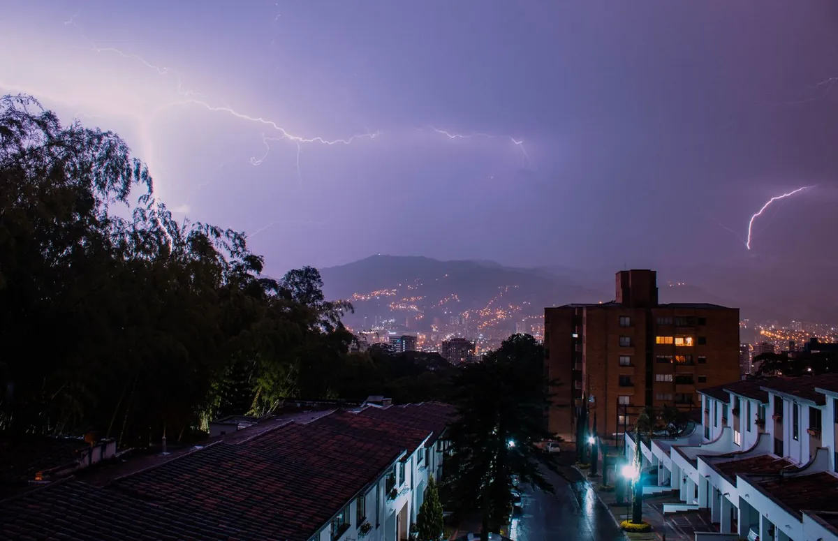 Descargas atmosféricas sobre edifícios — proteção com SPDA